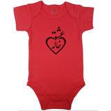 Red newborn bodysuit decorated with Persian calligraphy combined with a heart outline. Short sleeve infant bodysuit with “Loved by Aunt” in Farsi. Perfect outfit to surprise Mom’s sister.